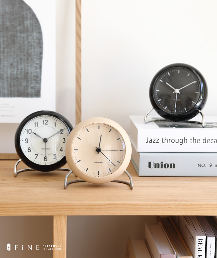 テーブルクロック ブラック ARNE JACOBSEN TABLE CLOCK CITY HALL SANDY BEIGE インテリア